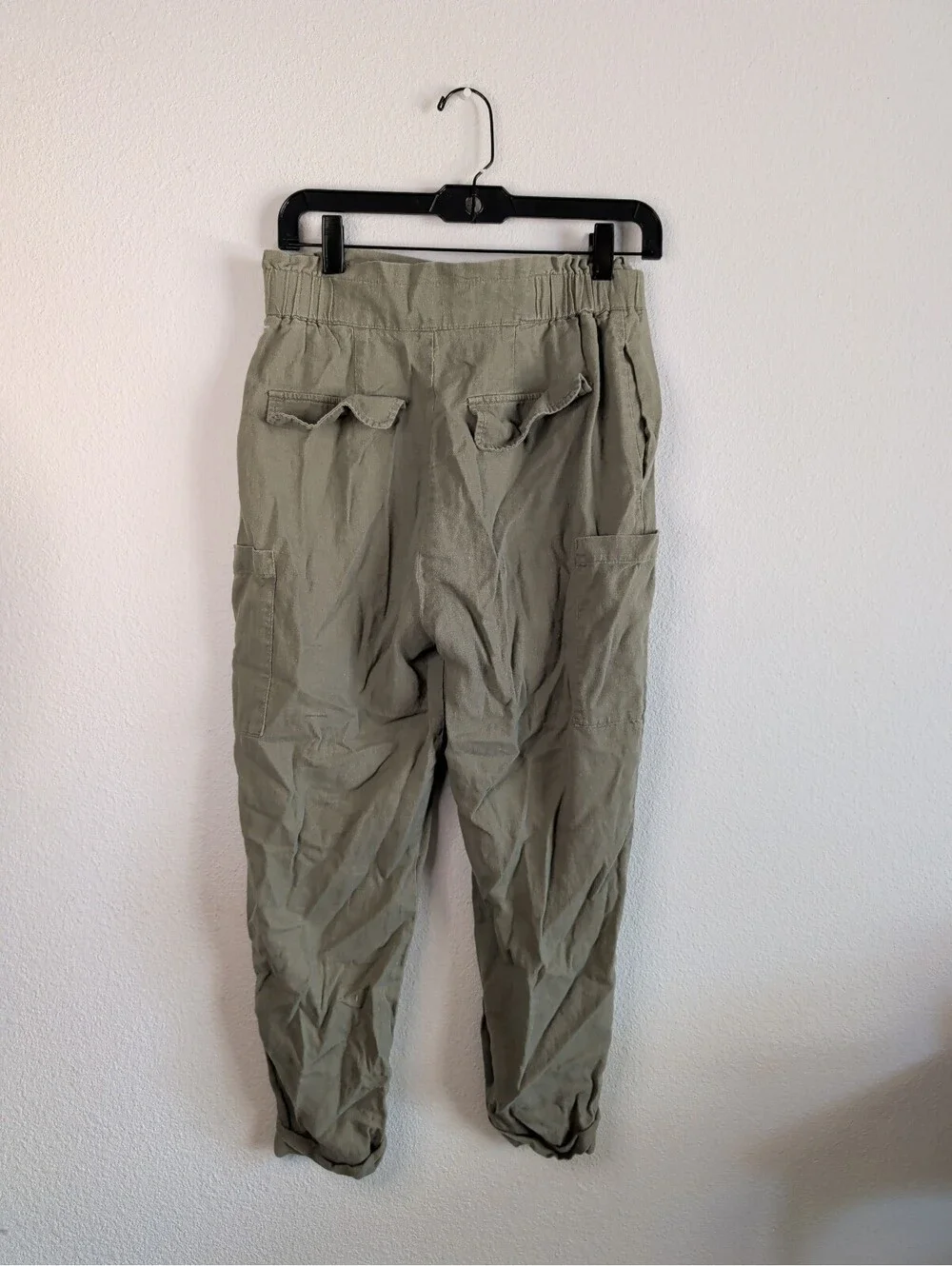 Zara green cargo pants with side pockets.